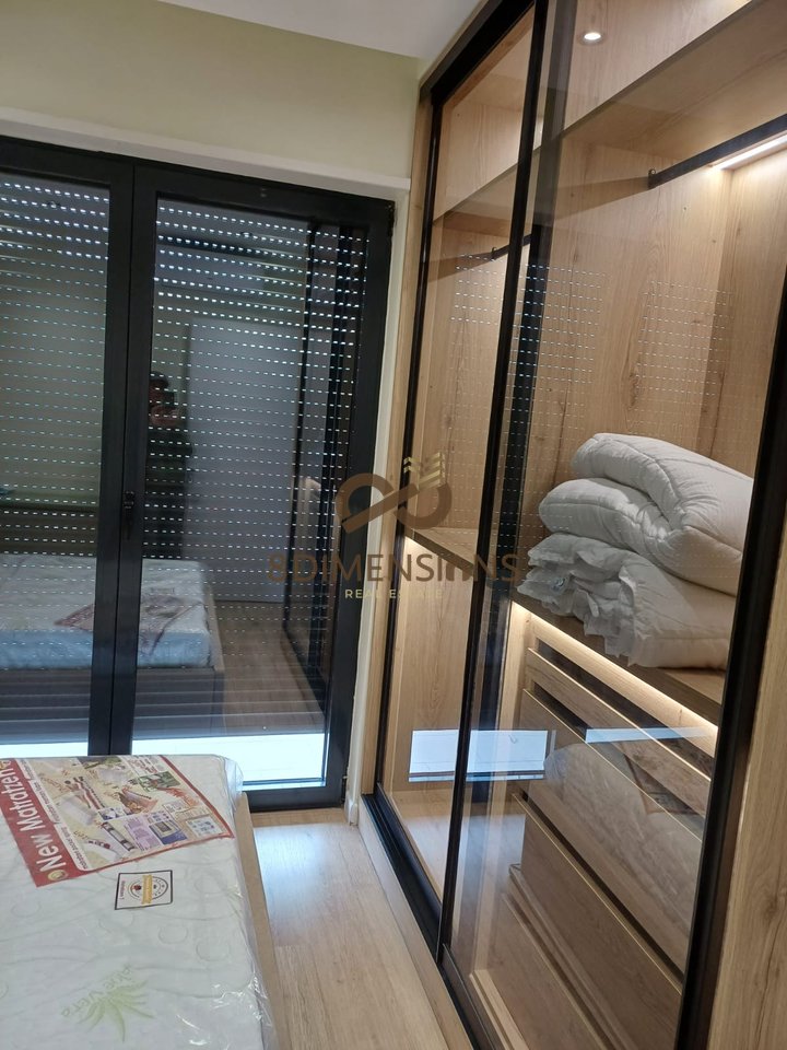 Appartamento 1+1 in affitto al Nuovo Boulevard, a 2 minuti a piedi dal Mulino Vecchio - Tirana