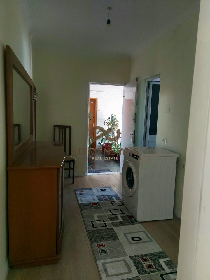 APARTAMENT 1+1 ME QERA NE ALI DEM PRANE SHKOLLES KUSHTRIMI I LIRISE ( D8241Z-35 )