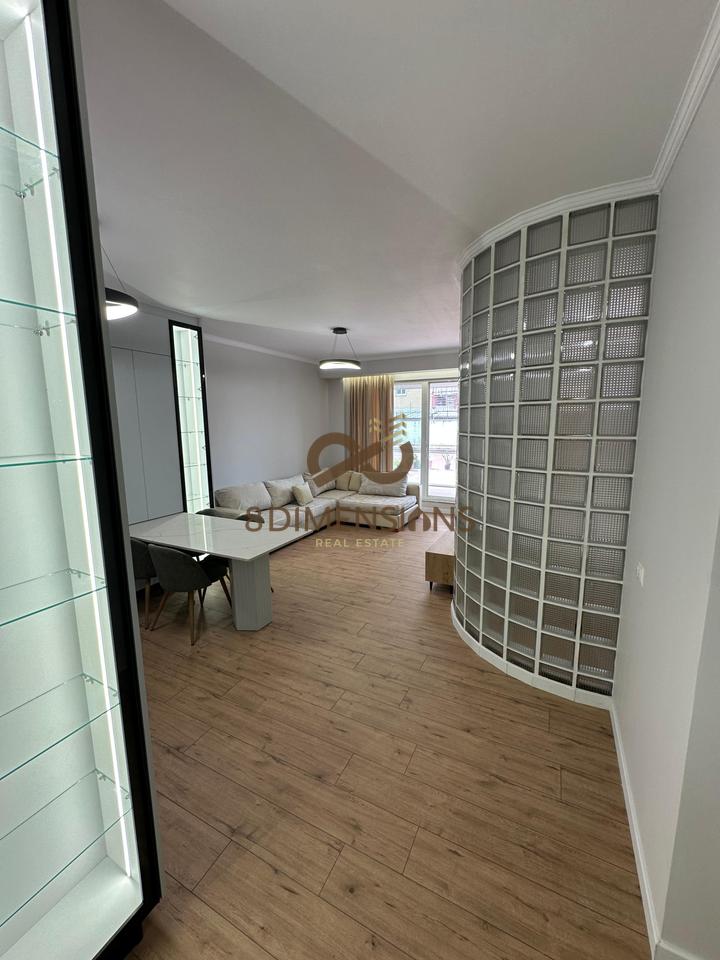 Jepet me qera Apartament 2+1+2+ Ballkon  ne zonen e Don Boskos prane Kompleksit Vizion Plus  (D8242A-88)