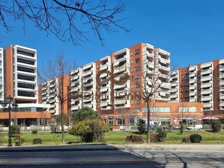 Shitet Dyqan Njesi ne dokumenta prane deliorgjit ne katin 0 (D815A-22)