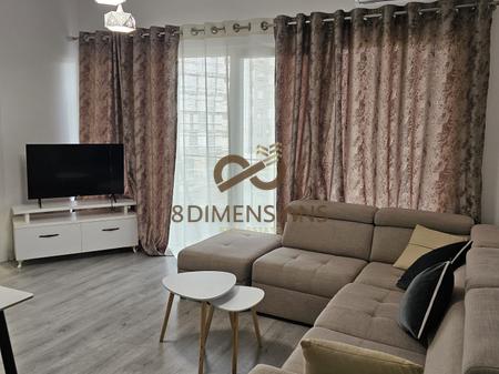 APARTAMENT 2+1 ME QERA NE RRUGEN 5 MAJI PRANE QENDRES TREGTARE EMERALD ( D8242A-96 )