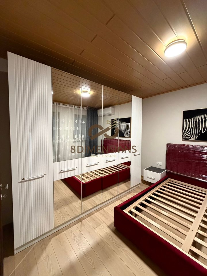 Jepet me qera Apartament 1+1 ne prane Globit  ne katin e 2 te nje Vile 3 kateshe  (D8241A-90)