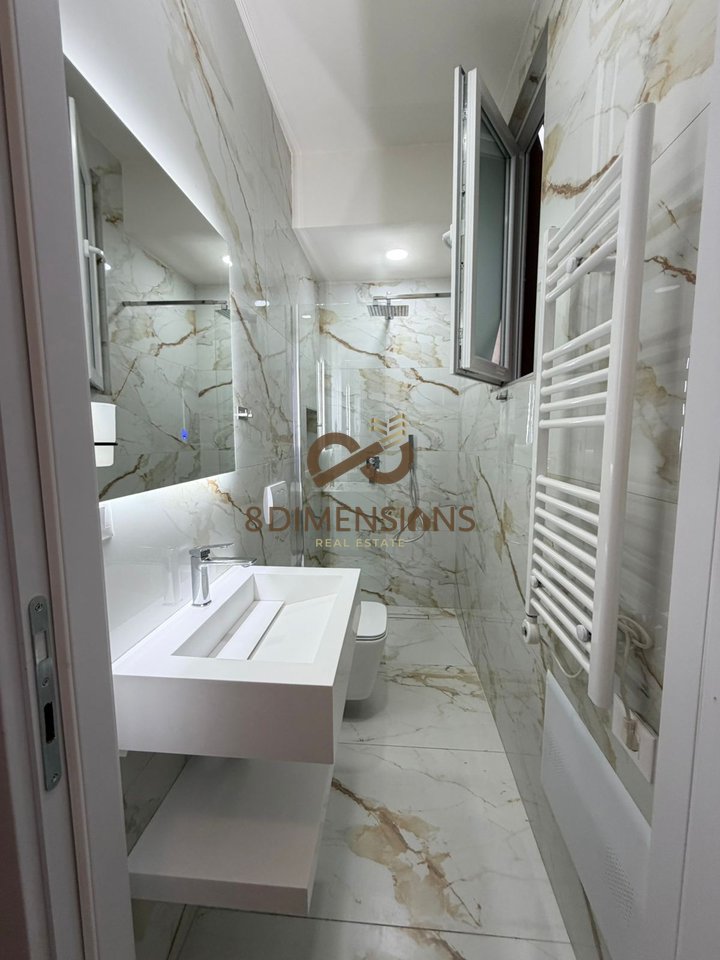 Jepet me qera Apartament 1+1 ne prane Globit  ne katin e 2 te nje Vile 3 kateshe  (D8241A-90)