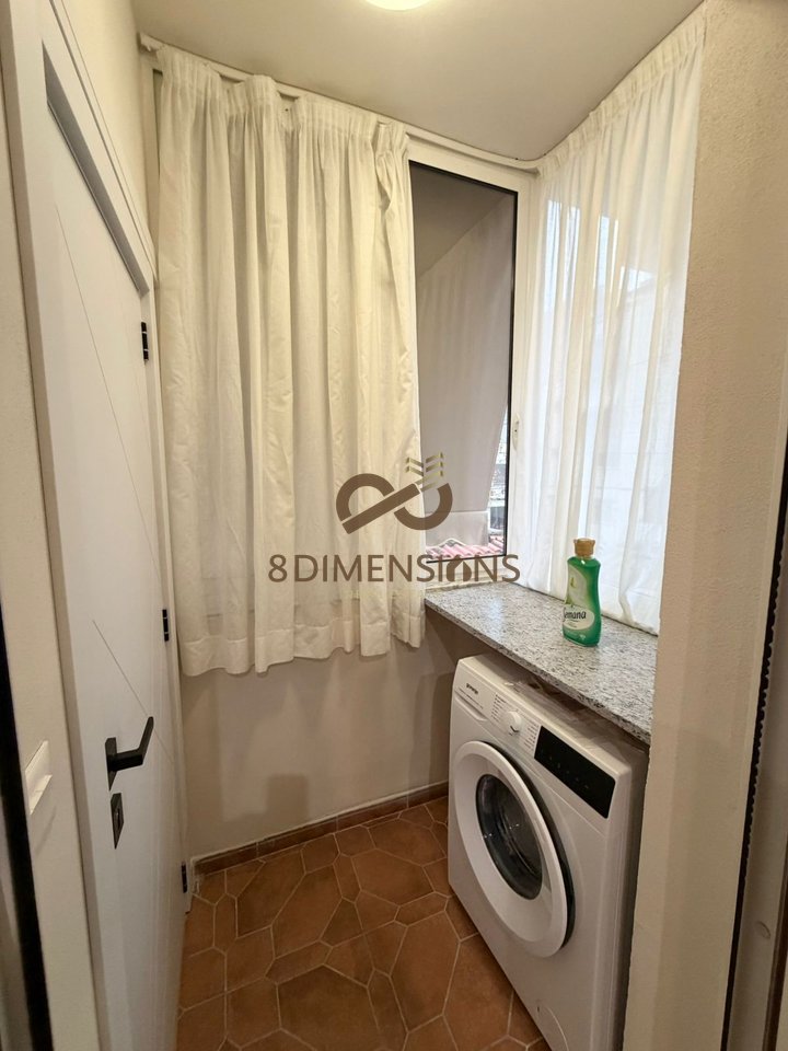 Jepet me qera Apartament 1+1 ne prane Globit  ne katin e 2 te nje Vile 3 kateshe  (D8241A-90)