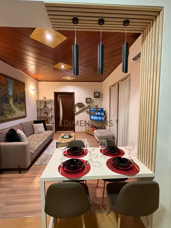 Jepet me qera Apartament 1+1 ne prane Globit  ne katin e 2 te nje Vile 3 kateshe  (D8241A-90)