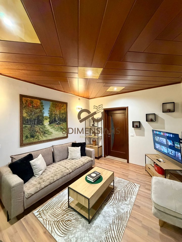 Jepet me qera Apartament 1+1 ne prane Globit  ne katin e 2 te nje Vile 3 kateshe  (D8241A-90)