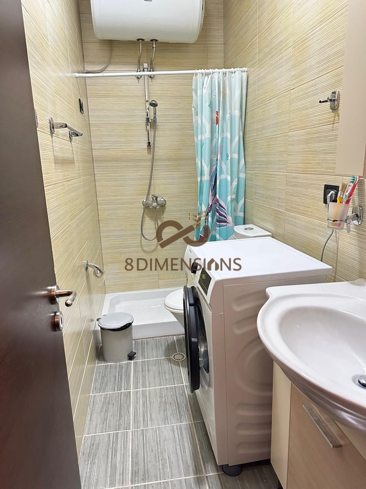 Jepet me qera Apartament 2+1 ne Rruge te Elbasanit prane Shkolles Se Mesme Gjuhet e Huaja  (D8242A-95)