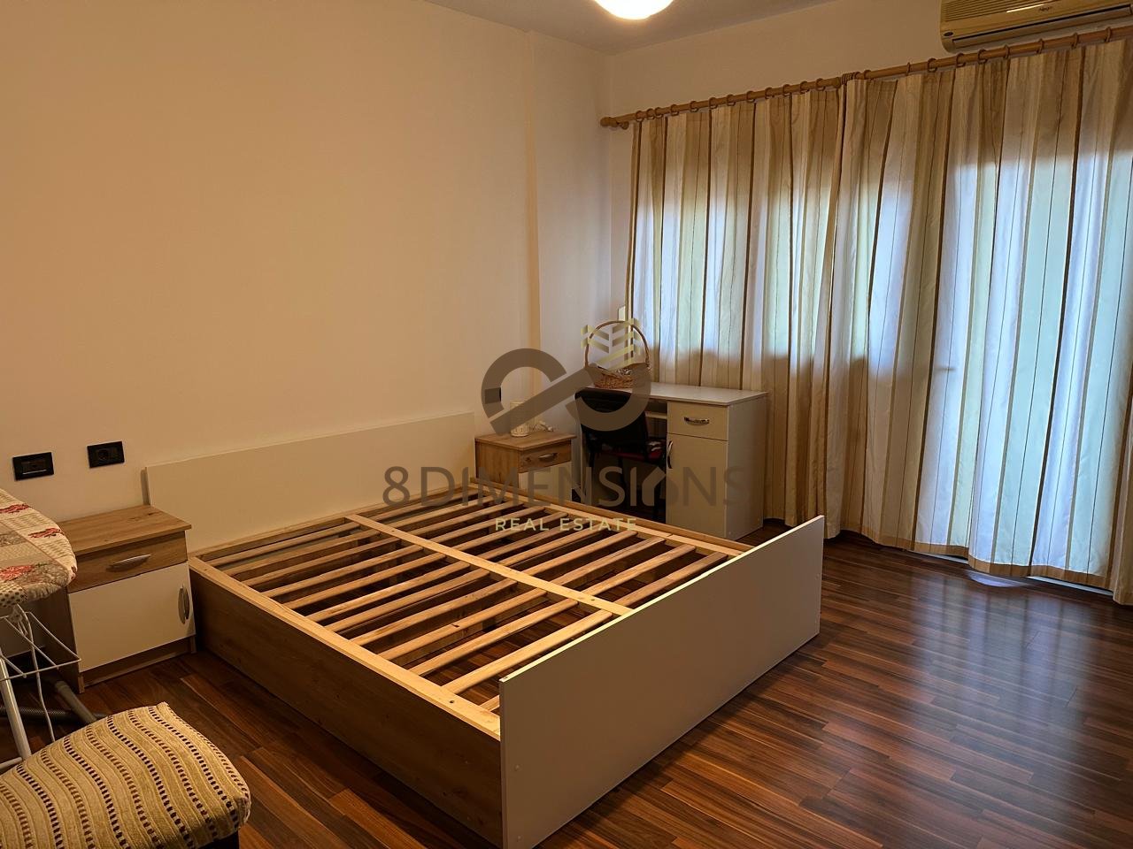 Jepet me qera Apartament 2+1 ne Rruge te Elbasanit prane Shkolles Se Mesme Gjuhet e Huaja  (D8242A-95)