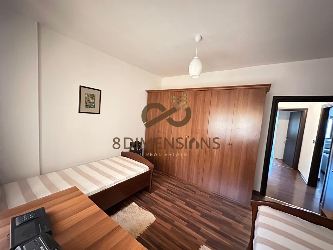 Jepet me qera Apartament 2+1 ne Rruge te Elbasanit prane Shkolles Se Mesme Gjuhet e Huaja  (D8242A-95)