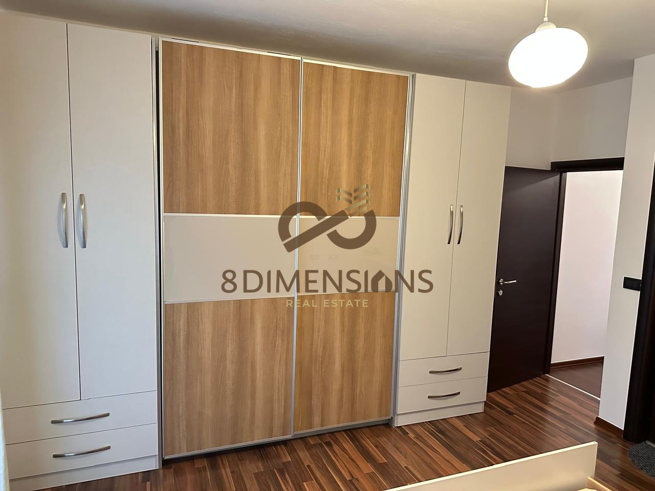 Jepet me qera Apartament 2+1 ne Rruge te Elbasanit prane Shkolles Se Mesme Gjuhet e Huaja  (D8242A-95)