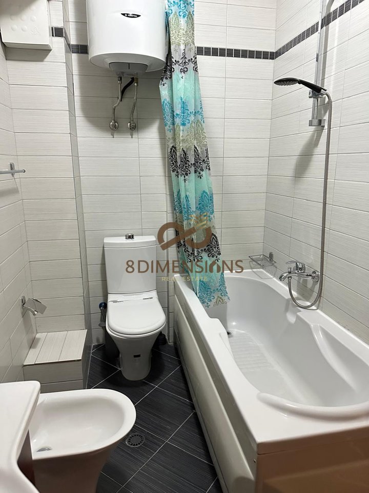 Jepet me qera Apartament 2+1 ne Rruge te Elbasanit prane Shkolles Se Mesme Gjuhet e Huaja  (D8242A-95)