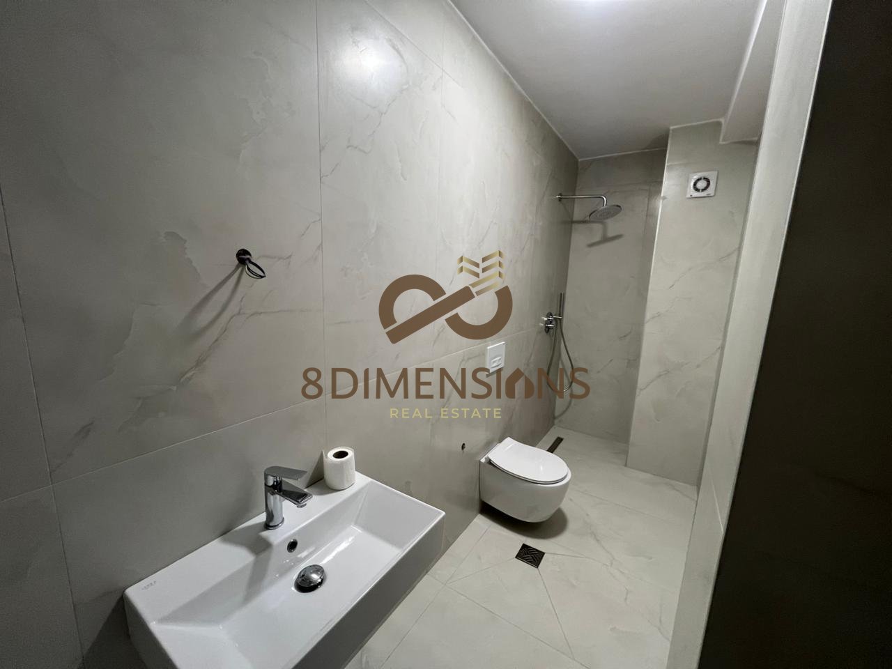 Jepet Vile me Qera pane Liqenit te Farkes (D829A-7)