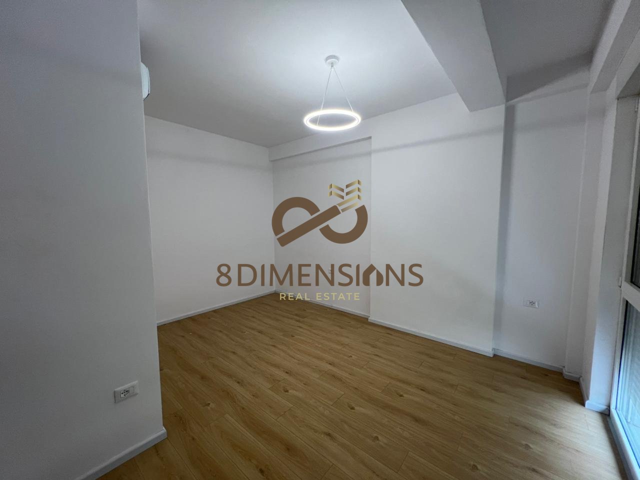 Jepet Vile me Qera pane Liqenit te Farkes (D829A-7)