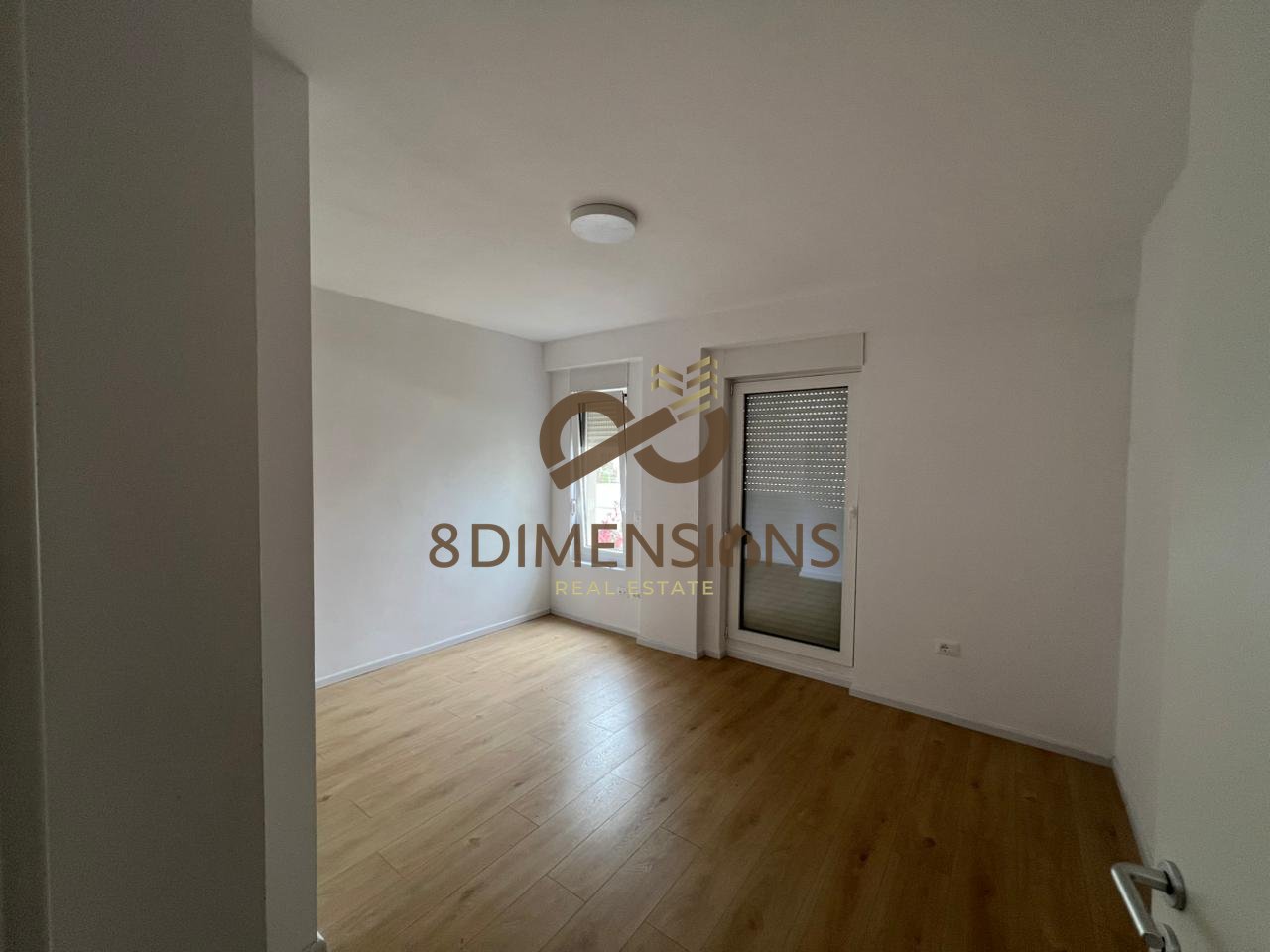 Jepet Vile me Qera pane Liqenit te Farkes (D829A-7)