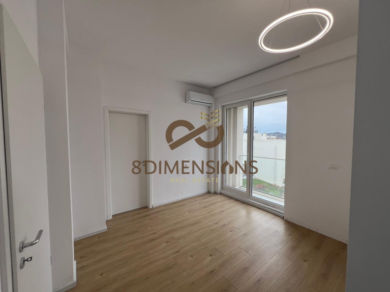 Jepet Vile me Qera pane Liqenit te Farkes (D829A-7)