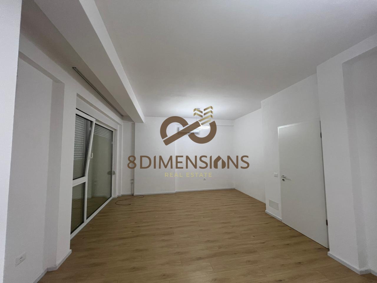 Jepet Vile me Qera pane Liqenit te Farkes (D829A-7)