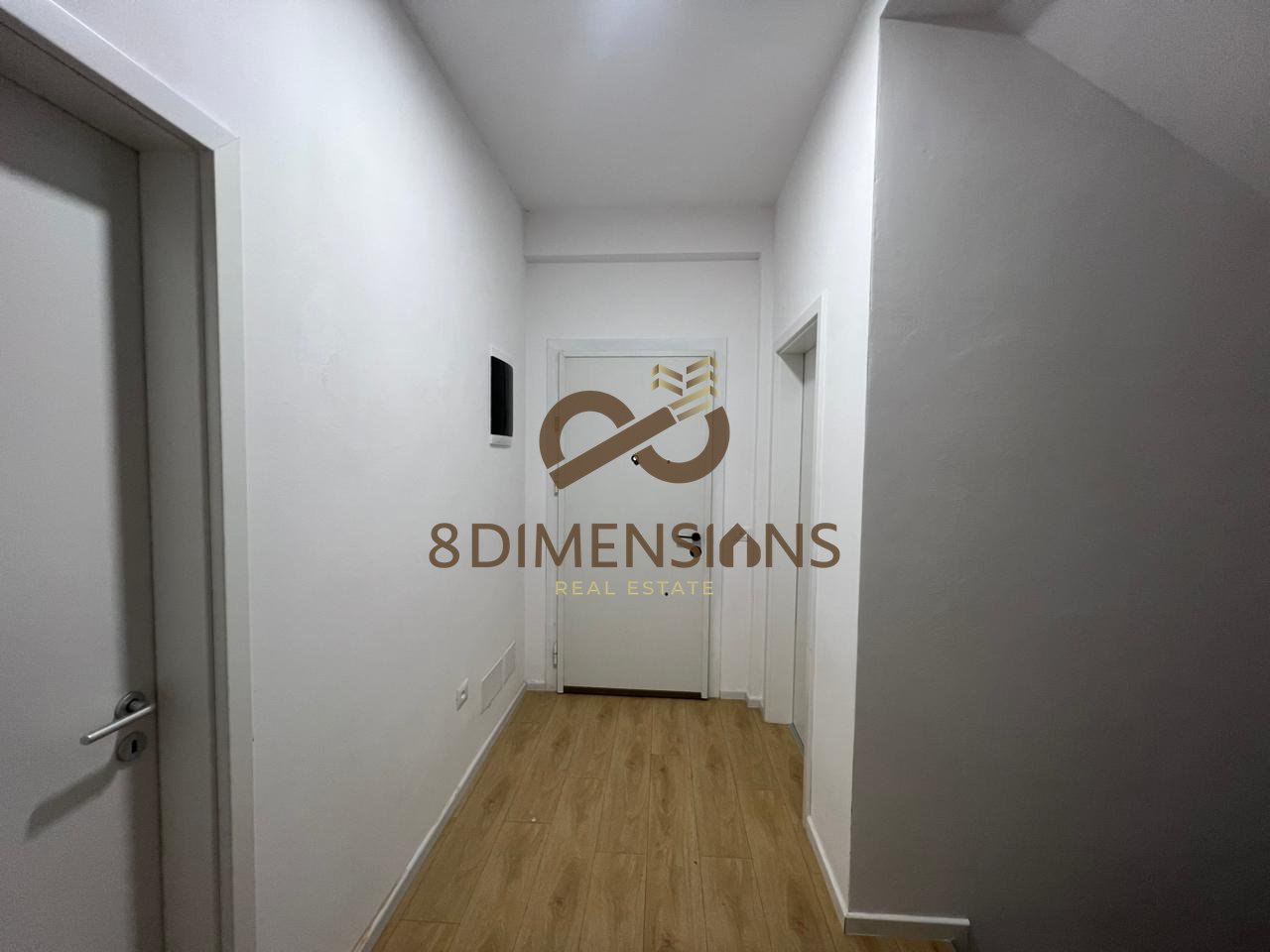 Jepet Vile me Qera pane Liqenit te Farkes (D829A-7)