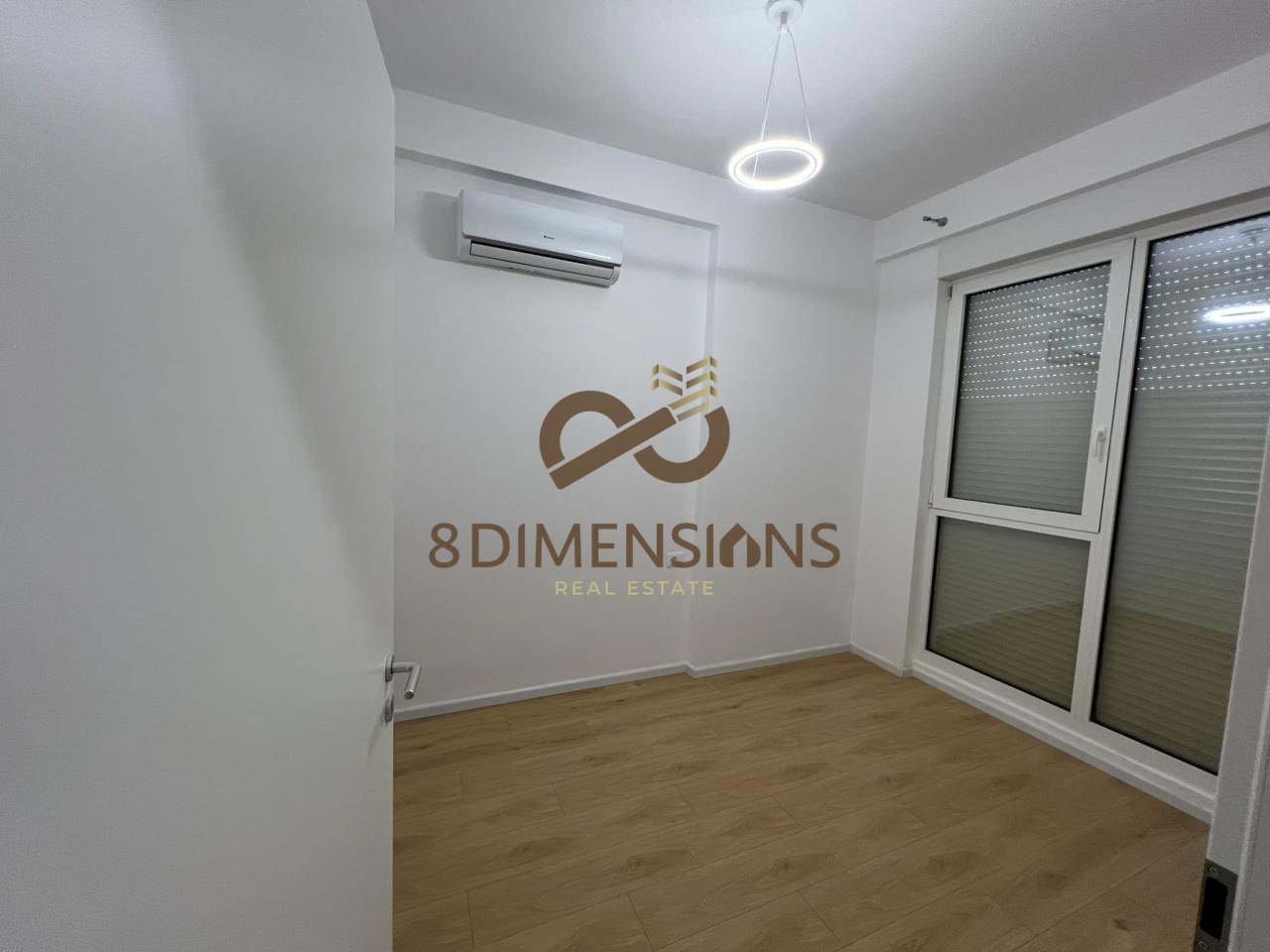 Jepet Vile me Qera pane Liqenit te Farkes (D829A-7)