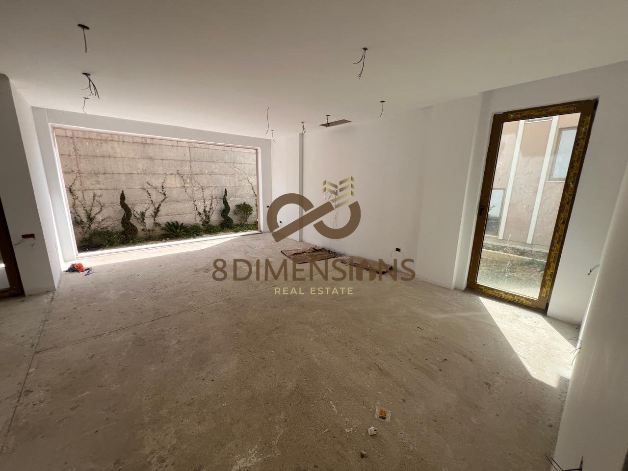 Vile në shitje pranë TEG – në një nga rezidencat më elitare  (D819A-10)