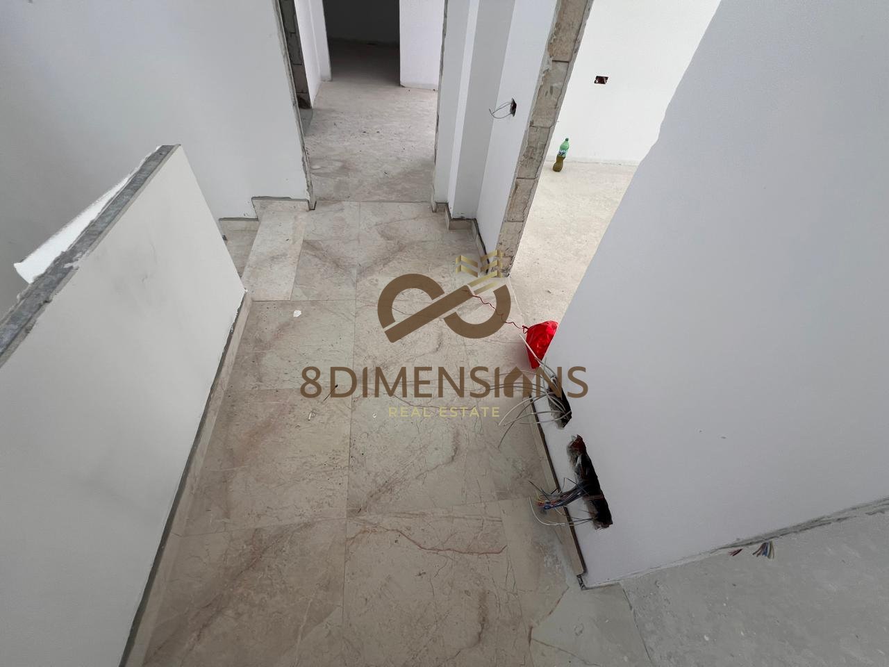 Vile në shitje pranë TEG – në një nga rezidencat më elitare  (D819A-10)