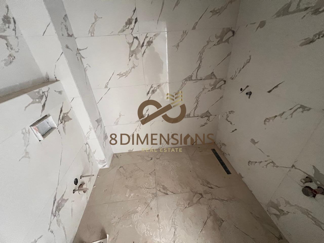 Vile në shitje pranë TEG – në një nga rezidencat më elitare  (D819A-10)