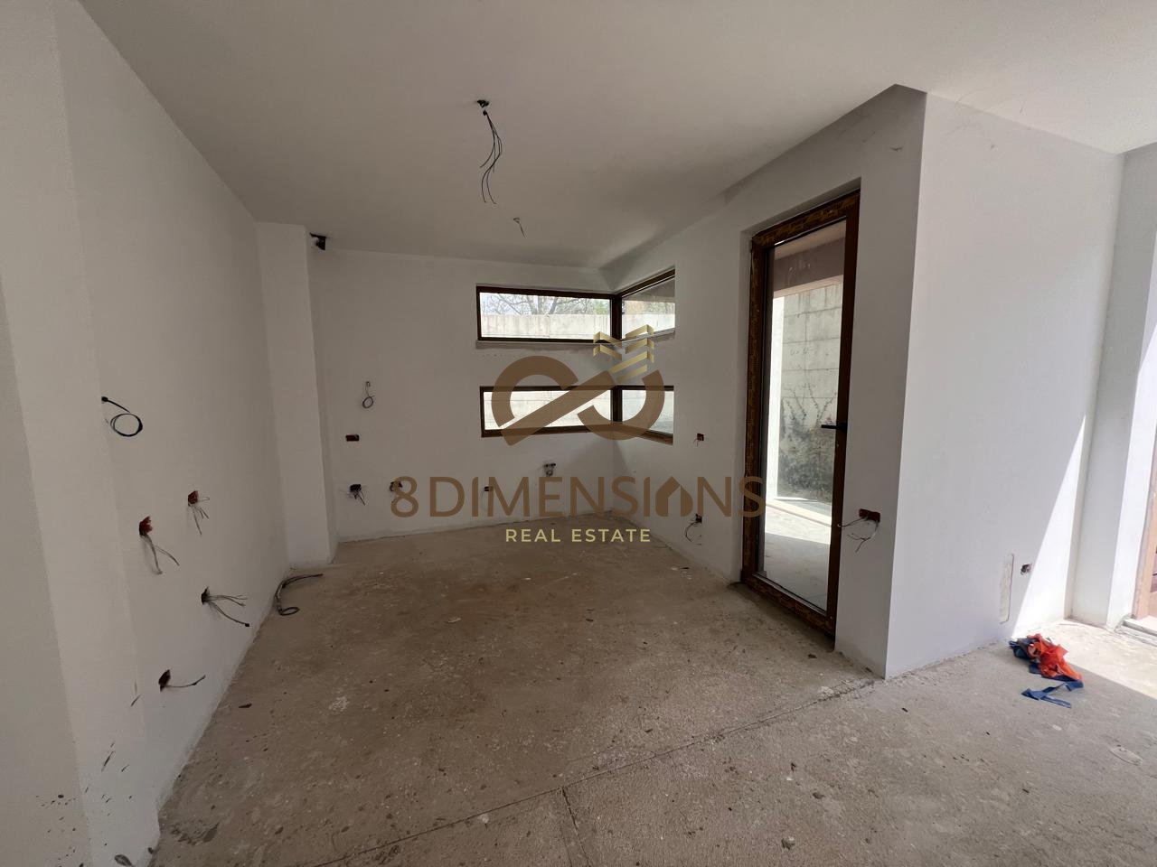 Vile në shitje pranë TEG – në një nga rezidencat më elitare  (D819A-10)