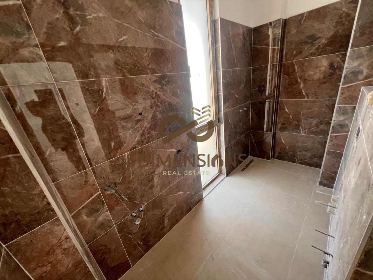 Vile në shitje pranë TEG – në një nga rezidencat më elitare  (D819A-10)