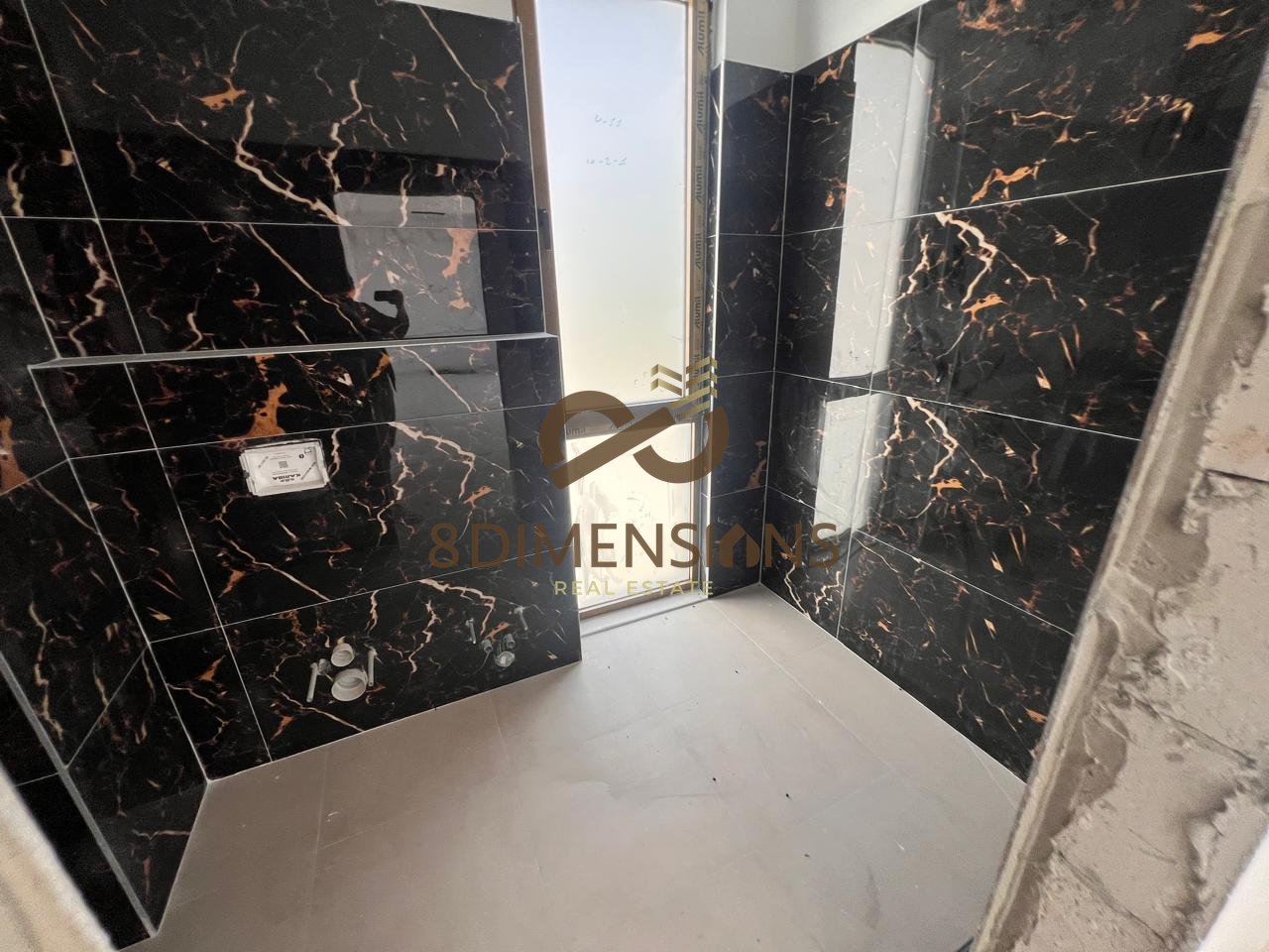 Vile në shitje pranë TEG – në një nga rezidencat më elitare  (D819A-10)