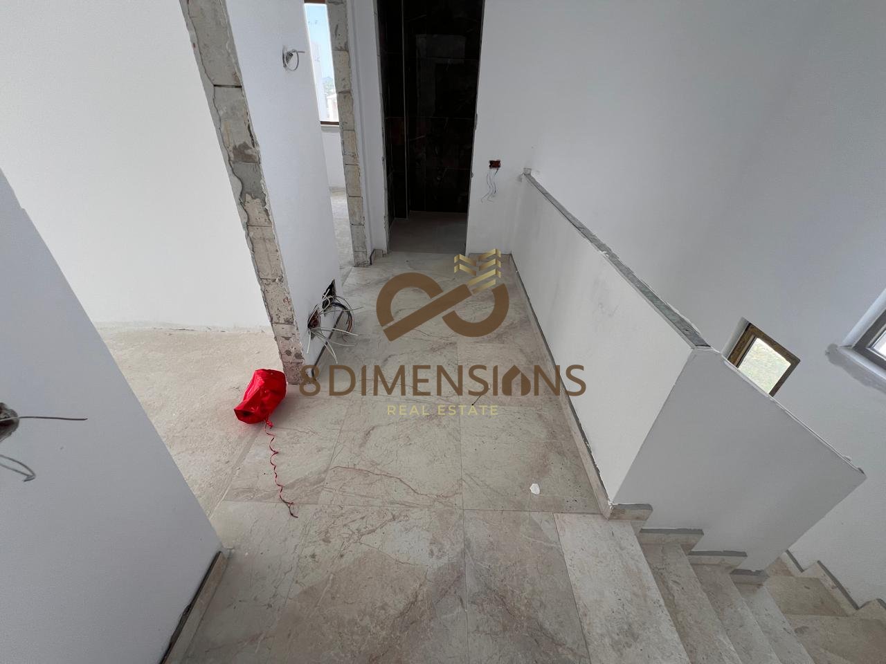 Vile në shitje pranë TEG – në një nga rezidencat më elitare  (D819A-10)