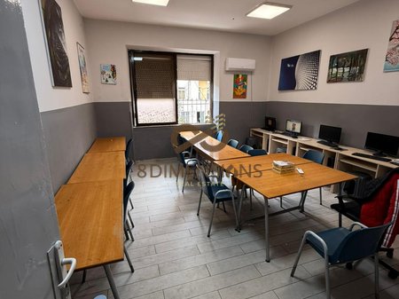 Jepet me qera Ambjent Komercial ne Bllok prane LSI  (D828A-25)