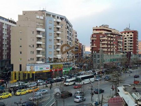 Shitet Apartament ne Astir prane Bar Univers