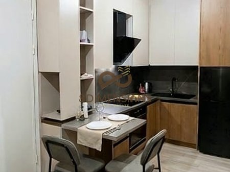 Shitet Garsoinere me hipoteke ne Reziencen Mangalem (D811A-7)