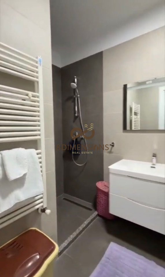 Jepet me qera Apartament 2+1  te Rruga Sales  (D8242A-102)