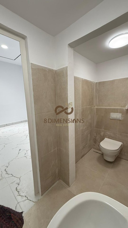 SHITET DYQAN ME SUPER CMIM SHUME PRANE QENDRES SE TIRANES (D815A-23)