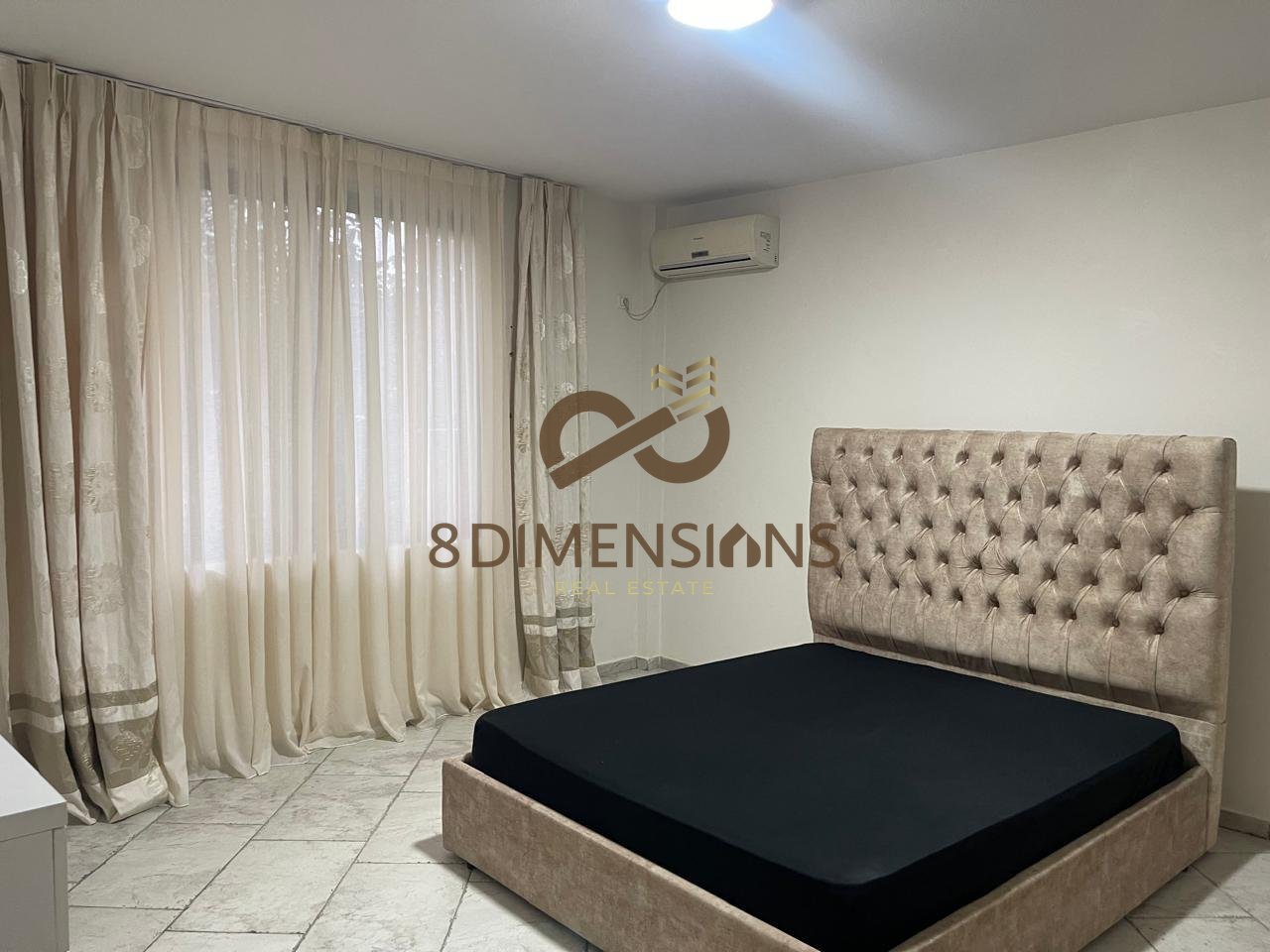 Jepet me qera Apartament 2+1+Parking prane Shkolles se Kuqe tek Rruga  Qemal Stafa  (D8242A-105)