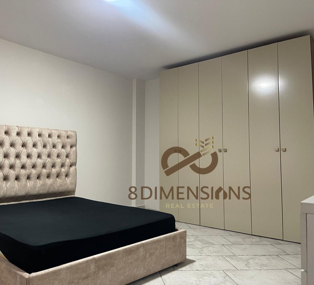 Jepet me qera Apartament 2+1+Parking prane Shkolles se Kuqe tek Rruga  Qemal Stafa  (D8242A-105)