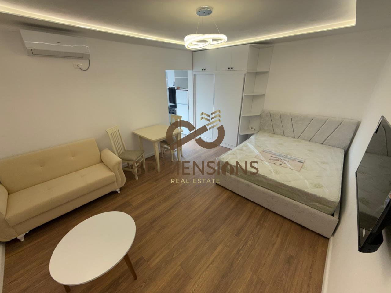 SHITET GARSONIERE ME SUPER CMIM NE RRUGEN FERIT XHAJKO, PRANE ISH RESTORANT DURRESIT (D811Z-2)