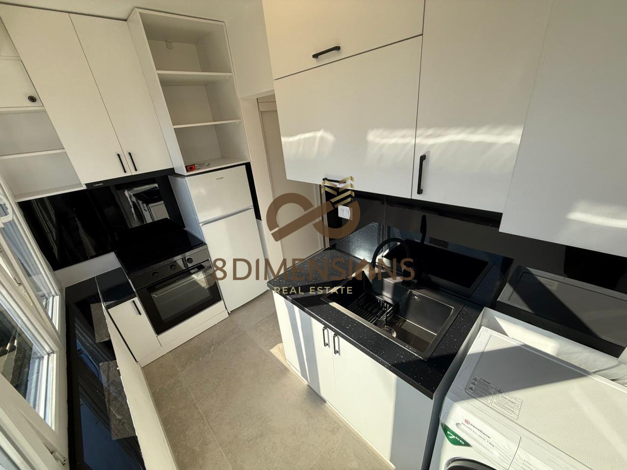 SHITET GARSONIERE ME SUPER CMIM NE RRUGEN FERIT XHAJKO, PRANE ISH RESTORANT DURRESIT (D811Z-2)