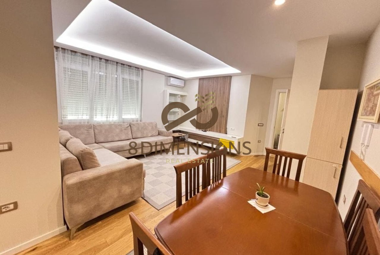Jepet me qera Apartament  3+1 prane Shkolles se Kuqe  (D8243A-10)