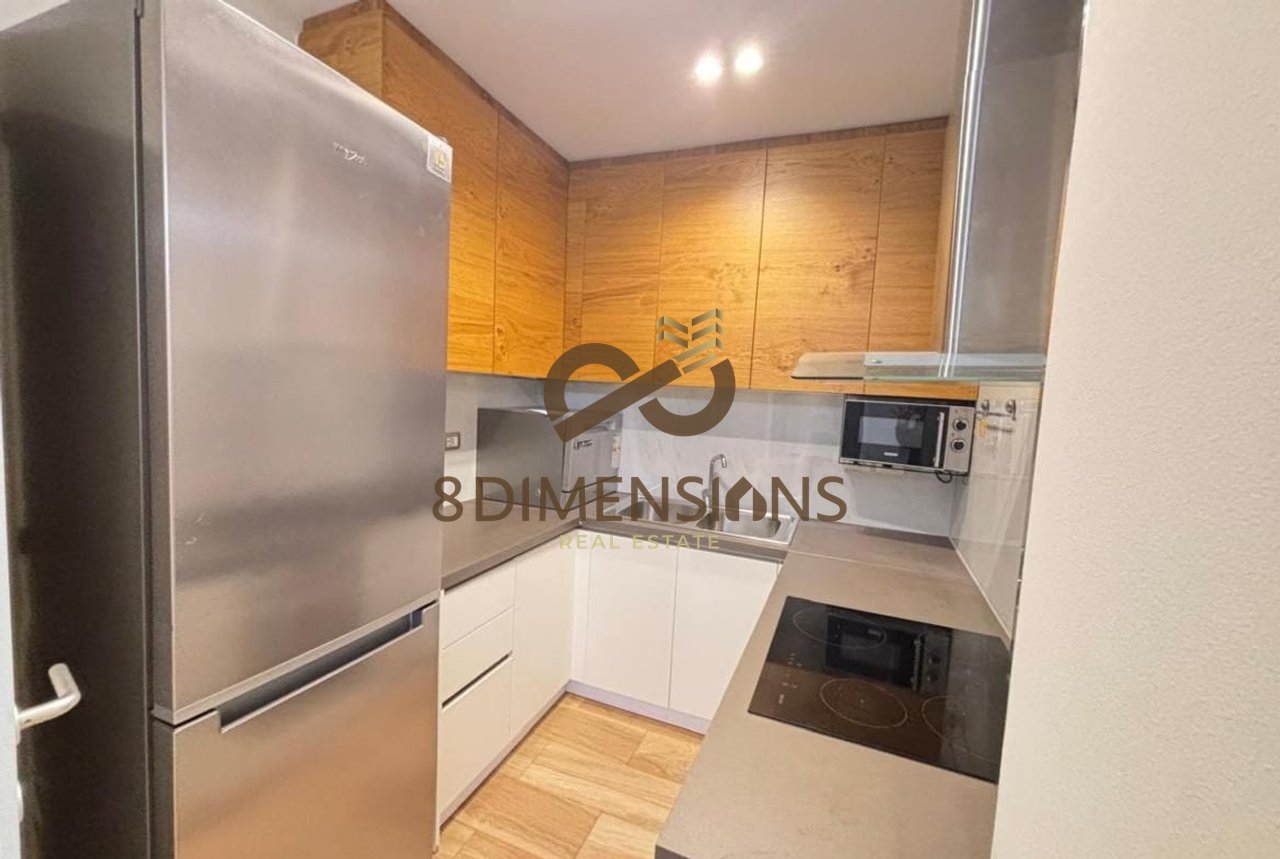 Jepet me qera Apartament  3+1 prane Shkolles se Kuqe  (D8243A-10)