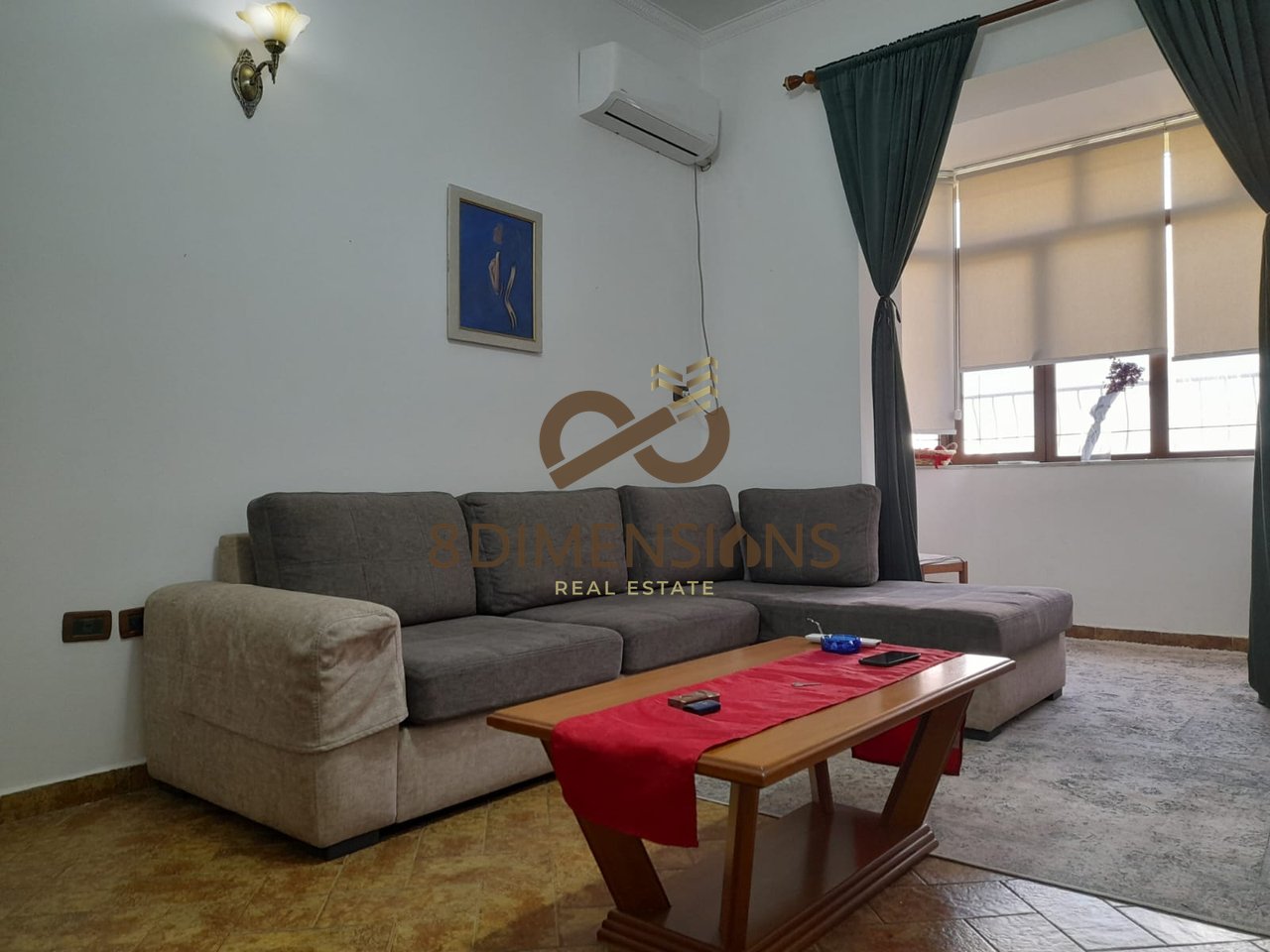 Jepet me qera Apartament 1+1 me kuzhine me vete ne Bllok prane Kafe Roma (D8241Z-39)