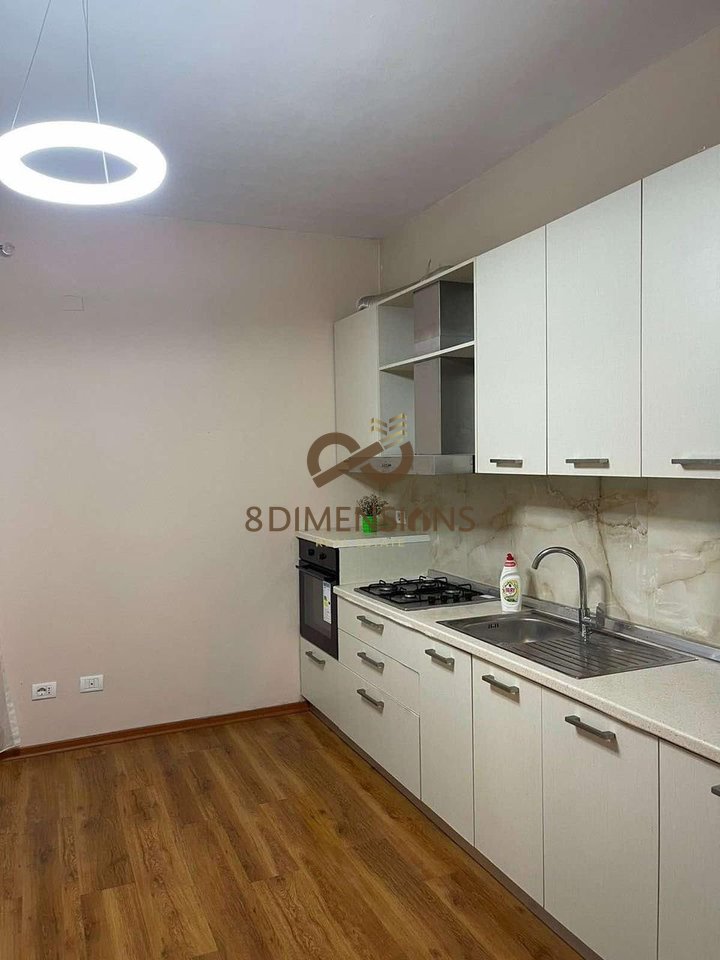 Appartamento 2+1 in affitto, 2° piano di una casa privata nella zona di Fresku a Tirana (ID D8242A-108)