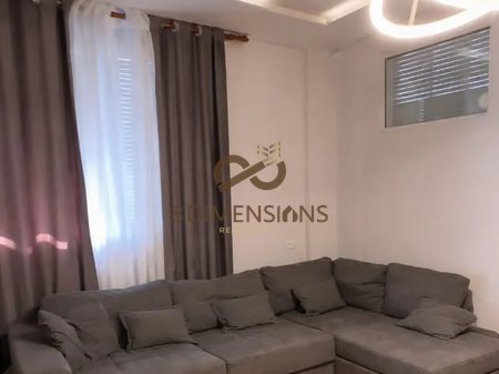 Jepet me qera Apartament 1+1 Te Liqeni I Thate afer Hotel Radisson (D8241A-111)