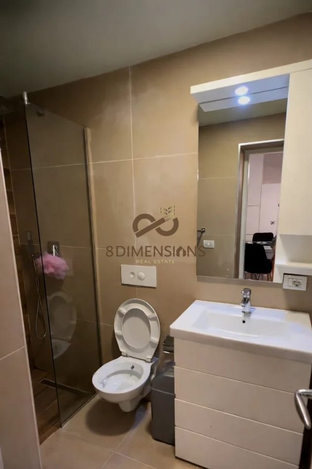 Jepet me qera Apartament 1+1 Te Liqeni I Thate afer Hotel Radisson (D8241A-111)