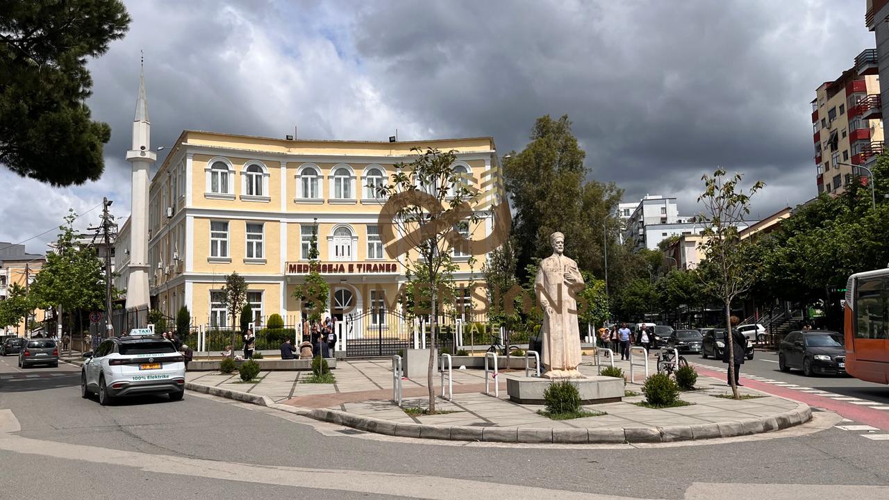 Shitet Apartament  2+1 ne Medrese me hipoteke  (D8142Z-13)