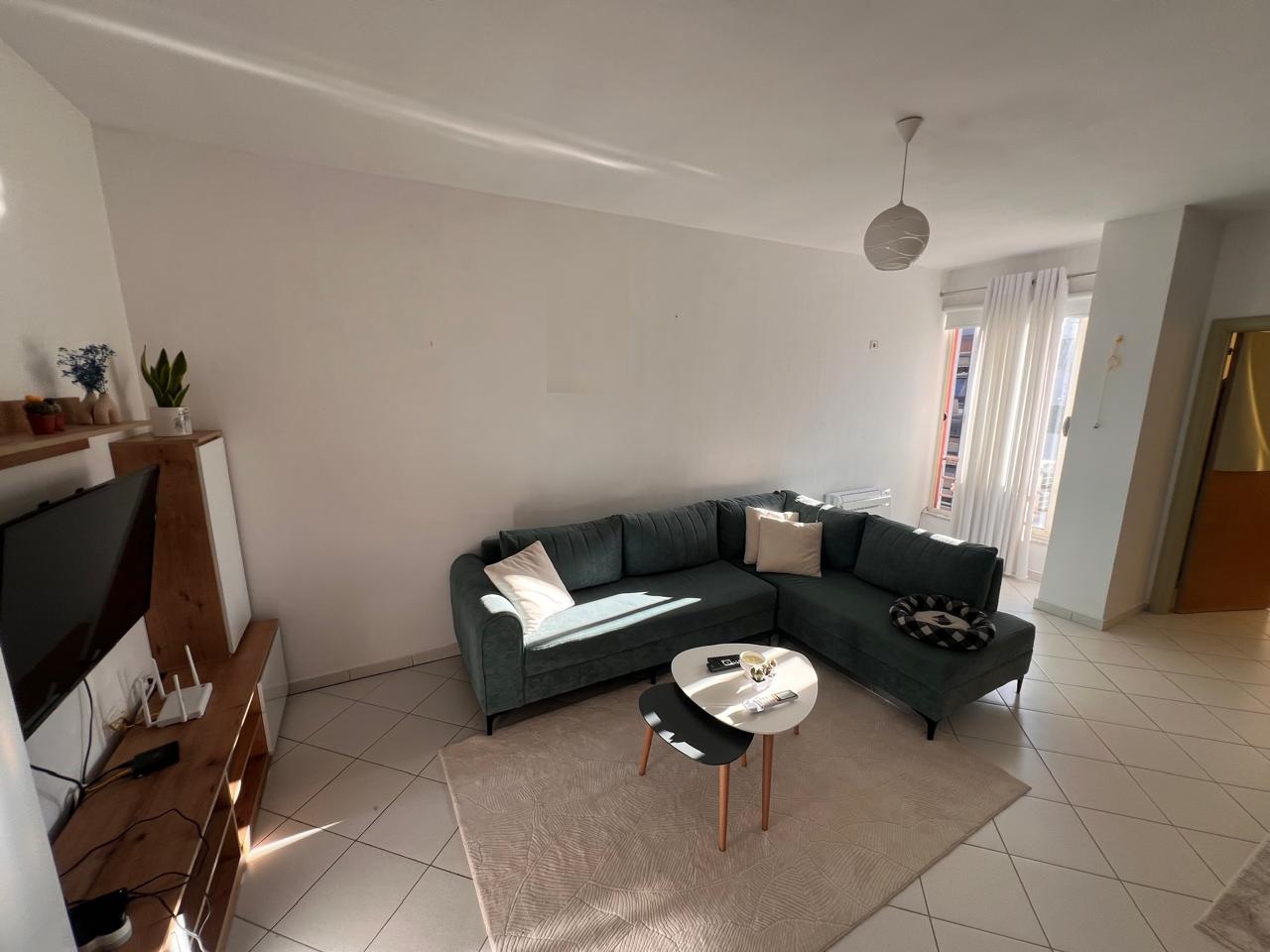 Shitet Apartament 1+1 te Yzberisht (D8141A-9)