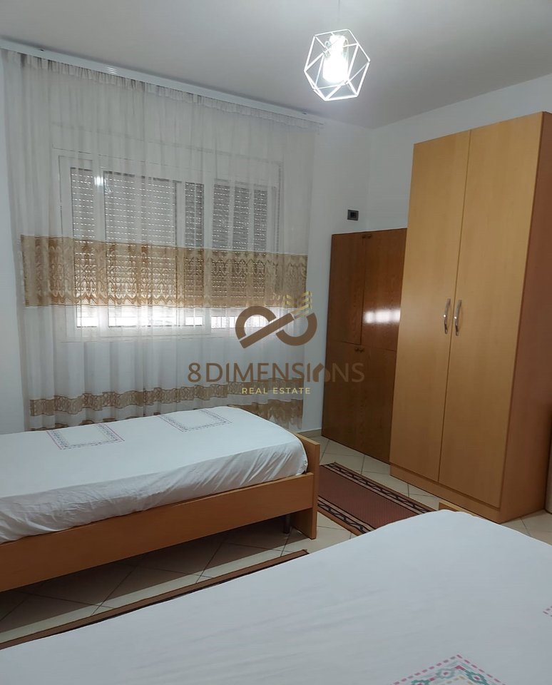 Jepet me qera shtepi 2+1 ne katin e pare te nje vile tek Bulevardi Zogu I (ID D8242A-231)
