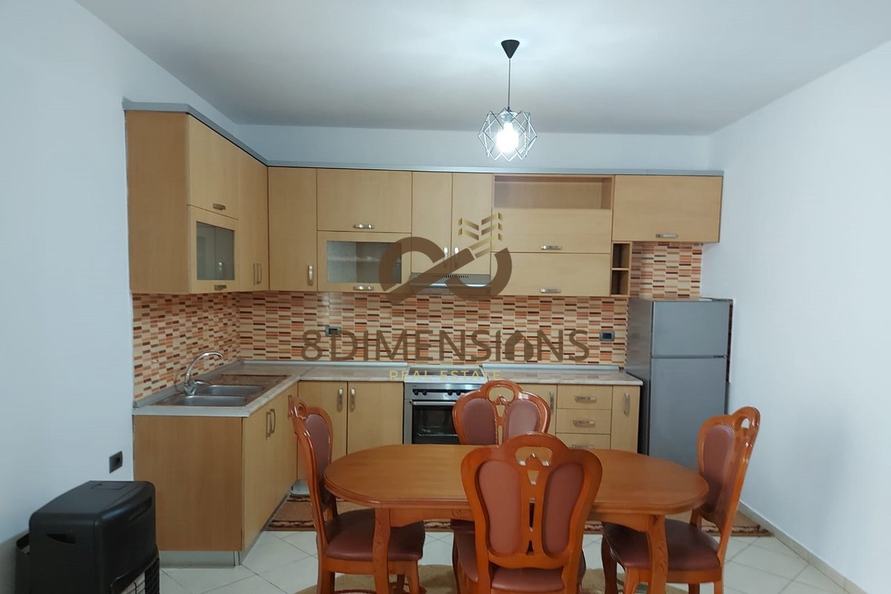 Jepet me qera shtepi 2+1 ne katin e pare te nje vile tek Bulevardi Zogu I (ID D8242A-231)
