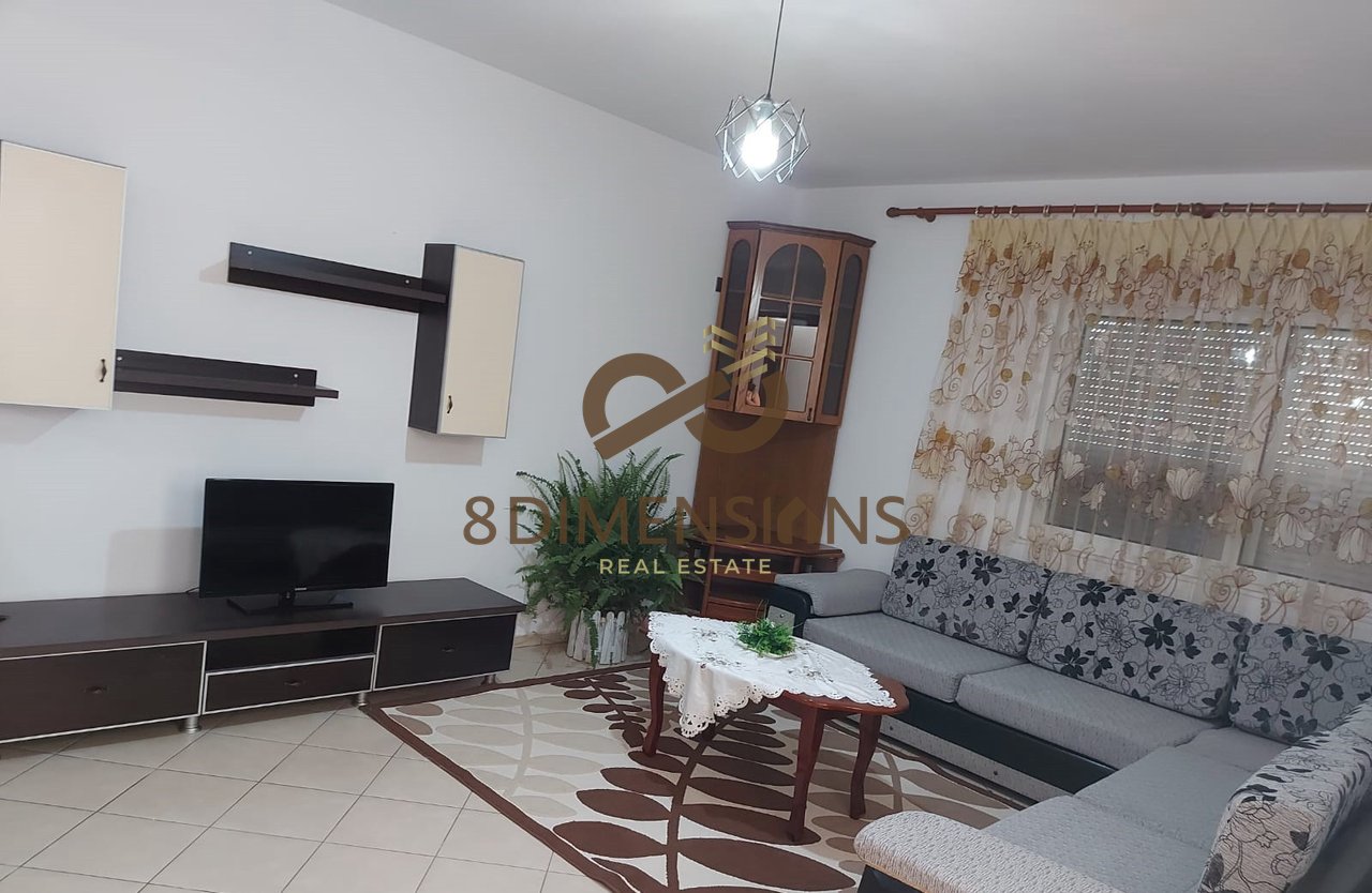 Jepet me qera shtepi 2+1 ne katin e pare te nje vile tek Bulevardi Zogu I (ID D8242A-231)
