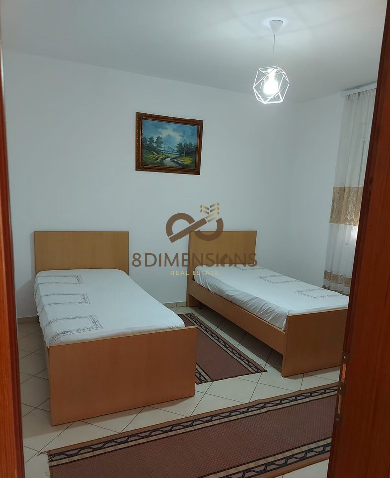 Jepet me qera shtepi 2+1 ne katin e pare te nje vile tek Bulevardi Zogu I (ID D8242A-231)
